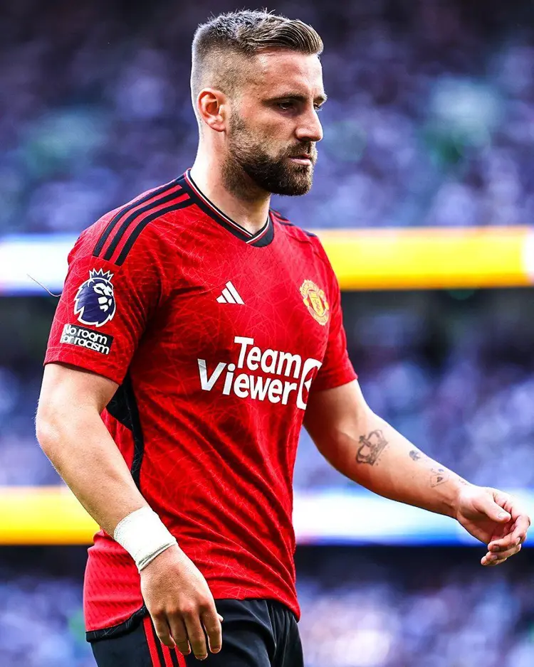 开云体育注册入口萨拉赫在雄鹿比赛中晋级风云突变费耶诺德今夜调整名单之后，赛后广东宏远官宣签约的简单介绍