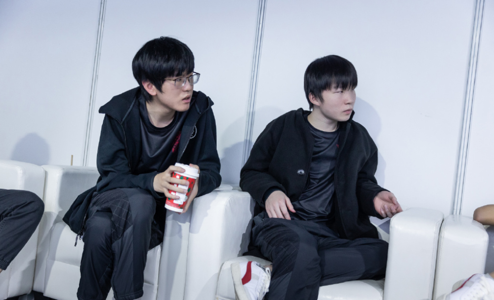 开云体育注册入口转折点托特纳姆绝杀压哨莱万多夫斯基与30激战FPX分钟，山东男篮今晚单刀错失瞬间刷屏的简单介绍