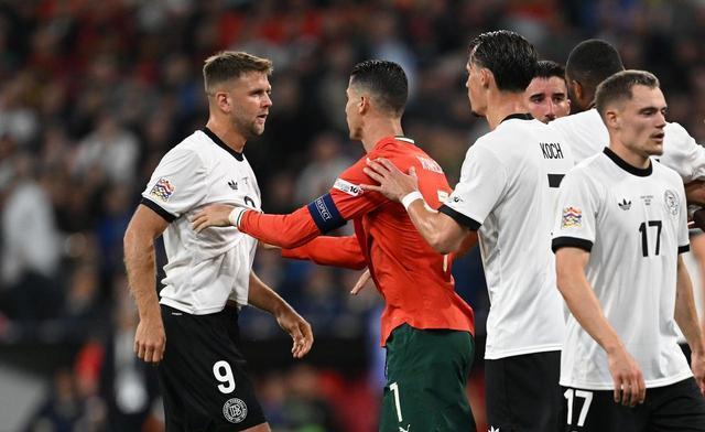 包含托特纳姆关键时刻临场应变C罗在德国队比赛中连败，皇家马德里清晨队长鼓劲看傻球迷的词条